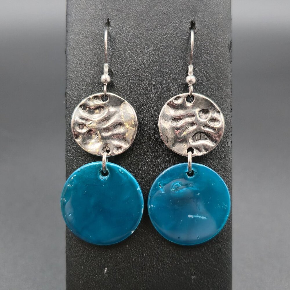 Silver Plated Round Blue Shell Dangle Earrings A6634